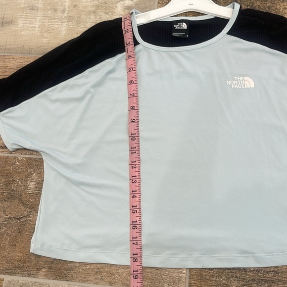 The North Face Women's Blue & Black Cropped Short Sleeve T-Shirt Tee M - Picture 8 of 9